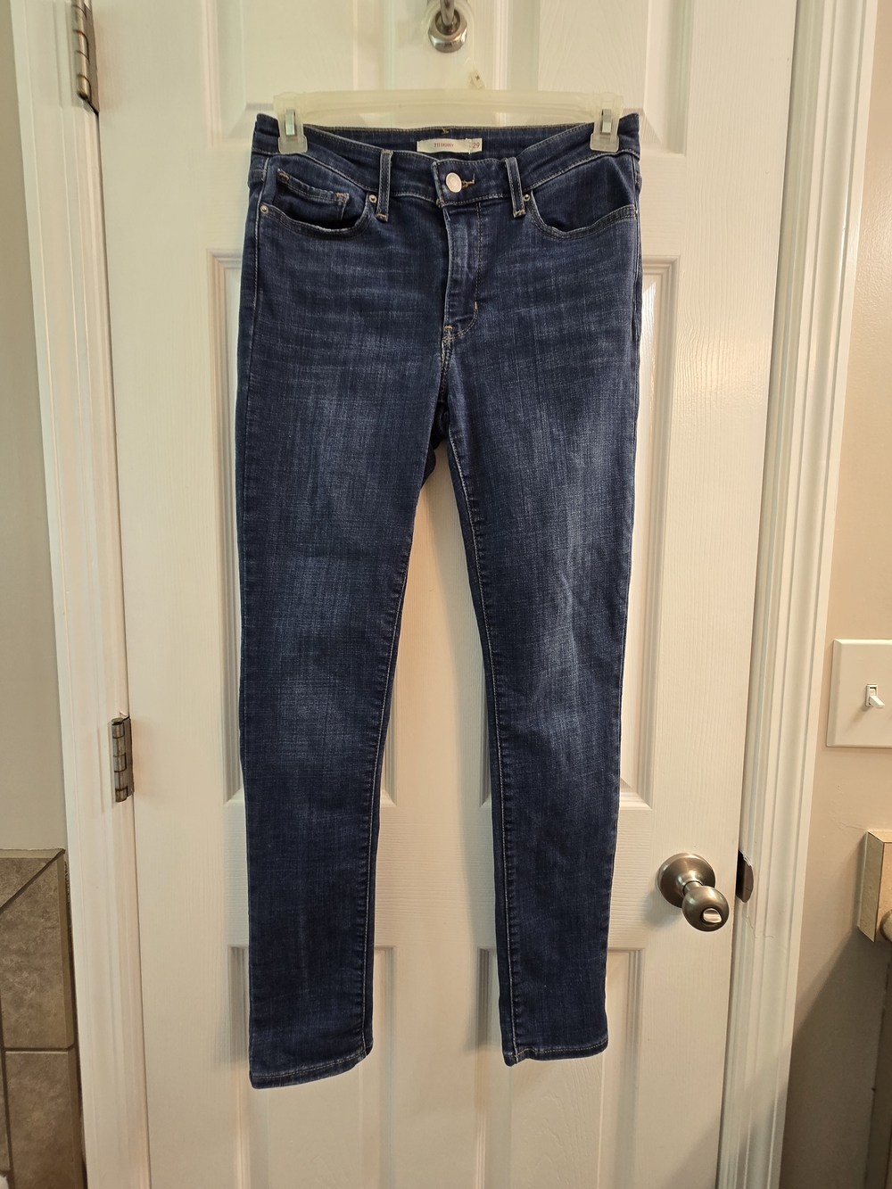 Levi's 711 Red Tag Women's Skinny Jeans in Indigo Wash Size 29